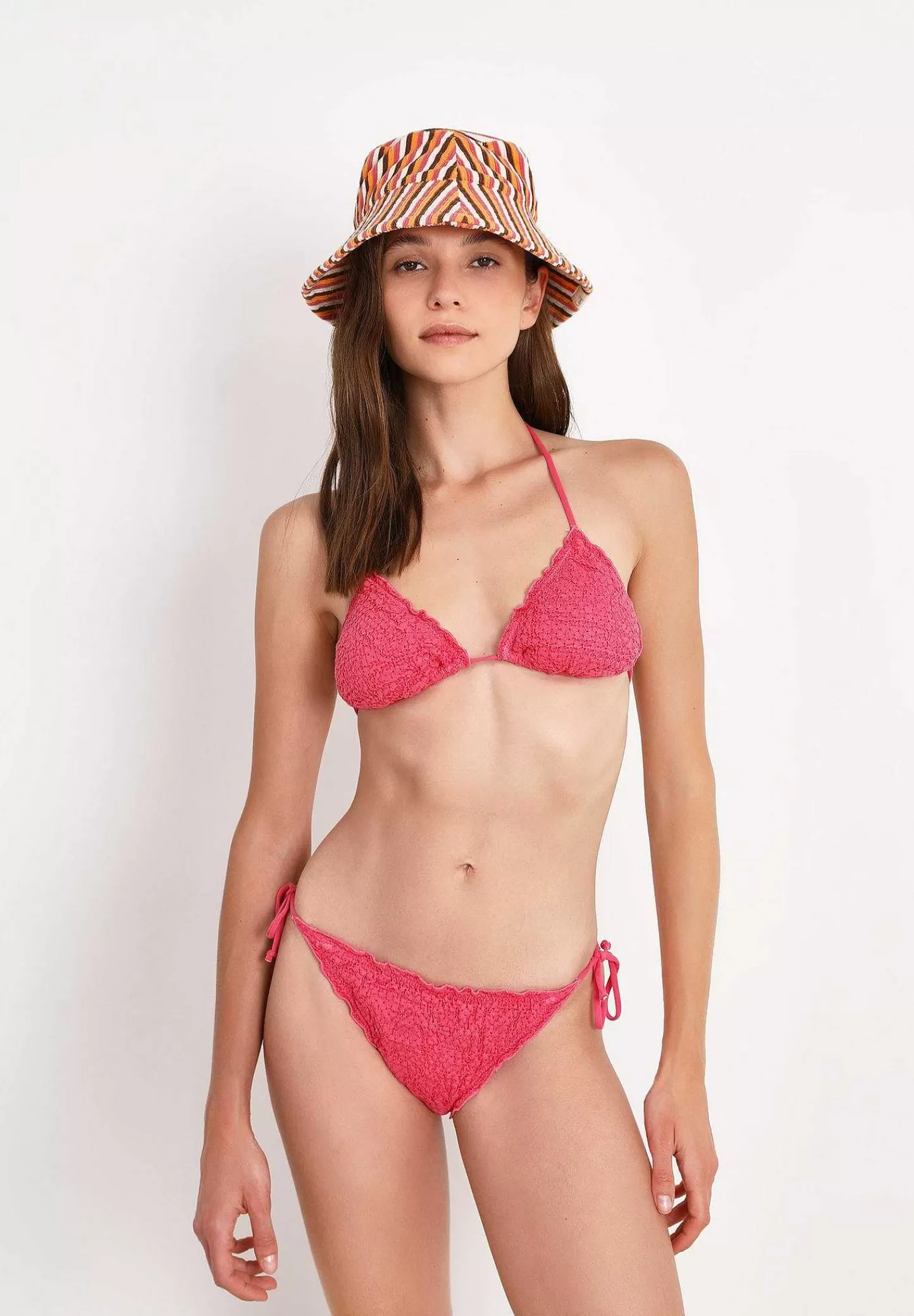 Online Scalpers Mi&Co | Bikini Triangular Bordado